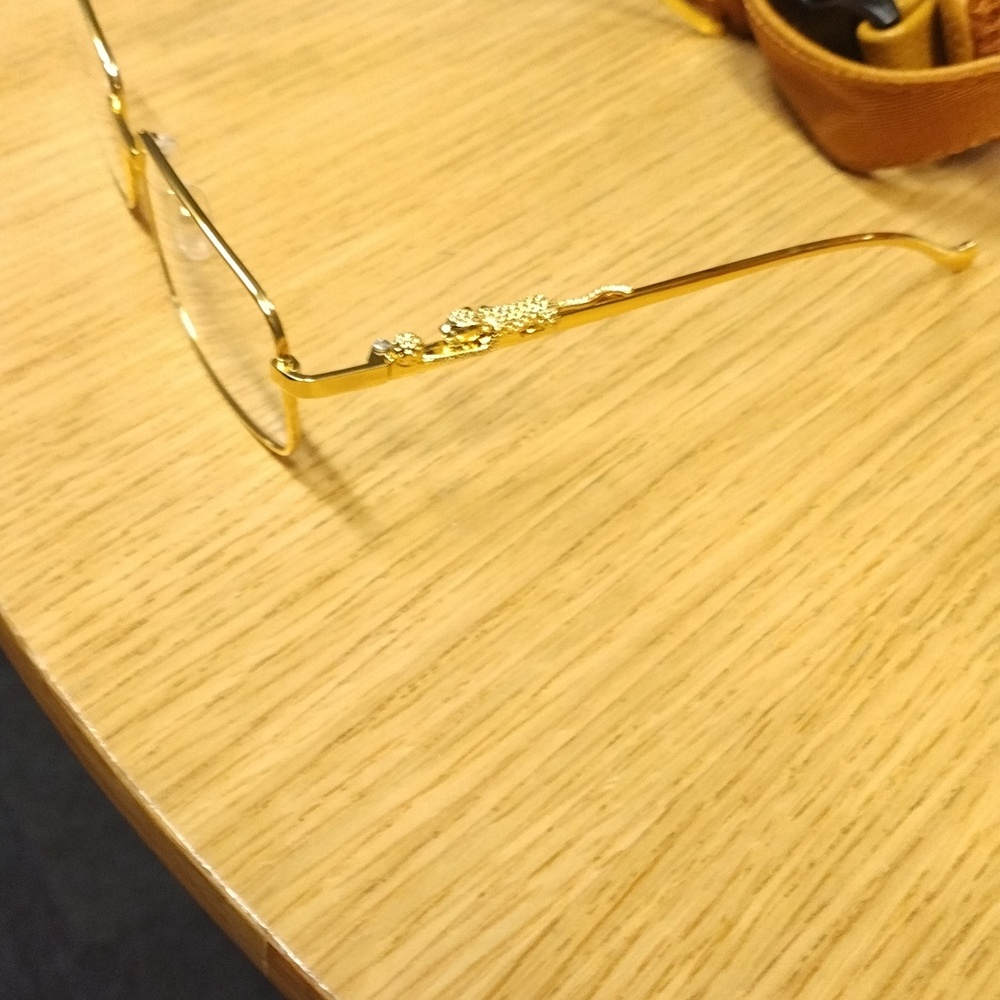 Glasses - Picture 2 of 6